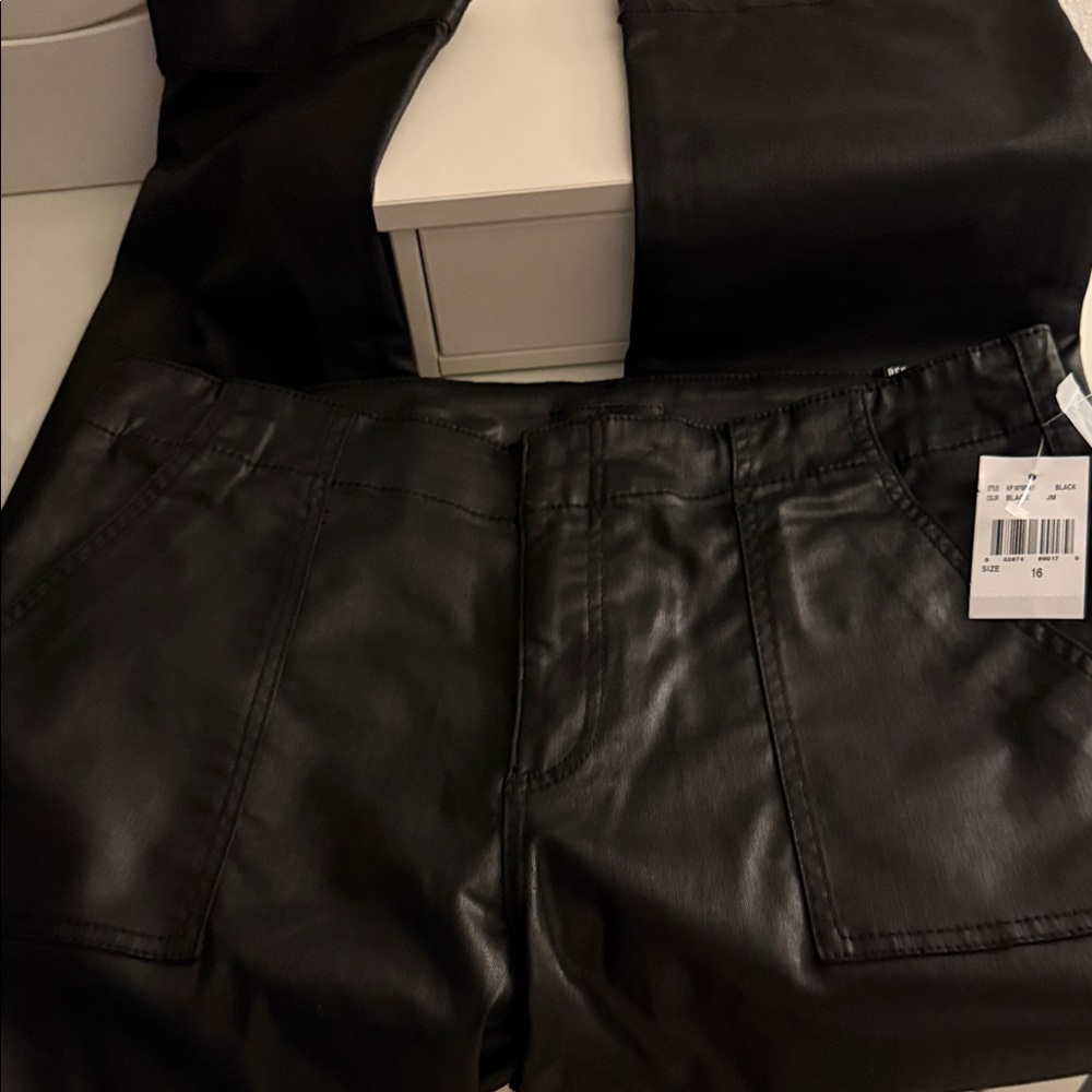 🔥Kut from the Kloth Reese Coated Mid Rise Ankle Straight Jeans🔥
